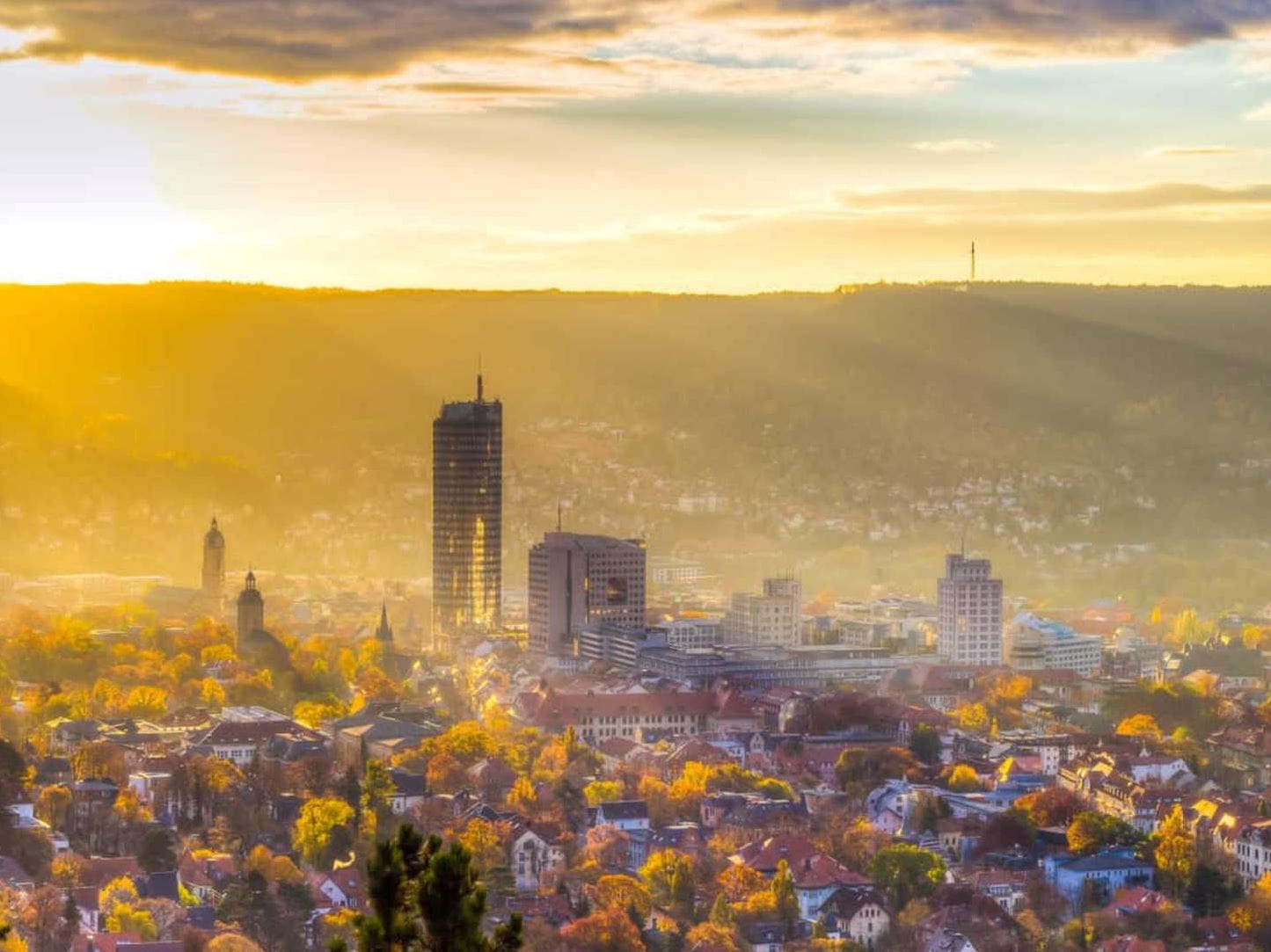 Die Stadt Jena bei Sonnenuntergang