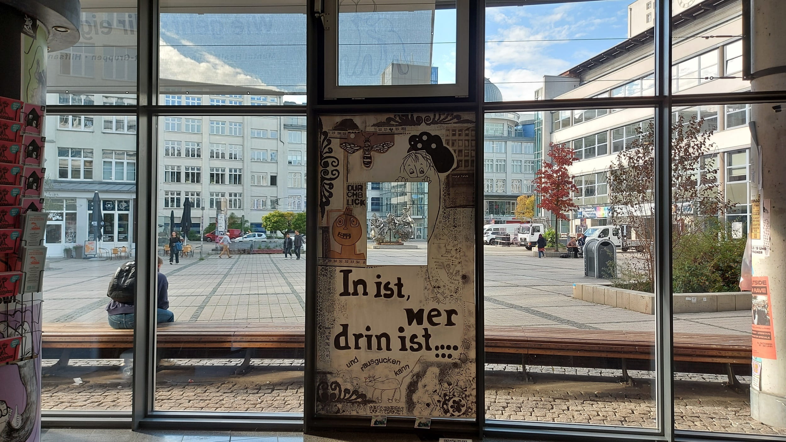 Fenstergestaltung in der Uni-Mensa anlässlich des Projekts Stella ins Licht
