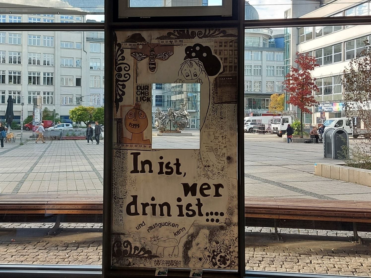 Fenstergestaltung in der Uni-Mensa anlässlich des Projekts Stella ins Licht
